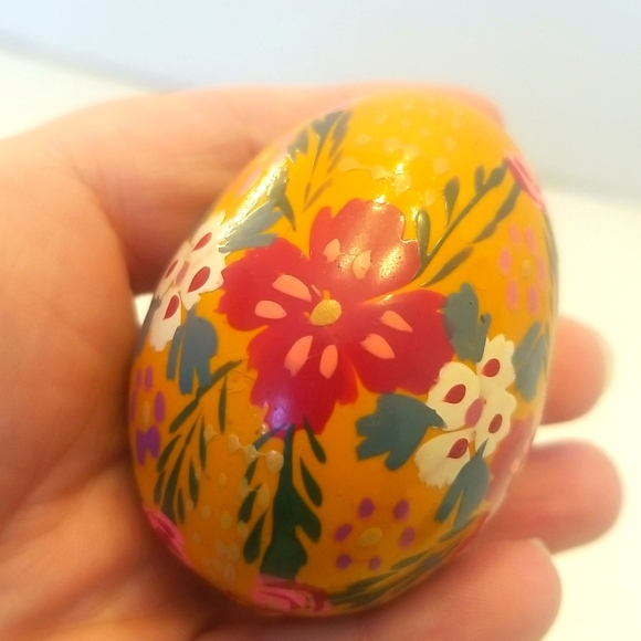 Vintage Four Handpainted & Carved Wooden Easter Eggs | Folk Art Collectibles - Picture 10 of 11